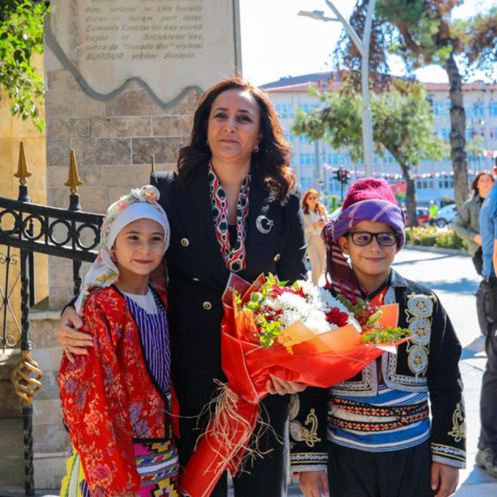 Burdur’un ilk kadın valisi göreve başladı