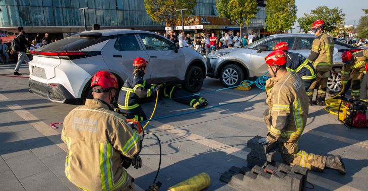 Bursa Büyükşehir İtfaiyesi’nden gerçeği aratmayan tatbikat