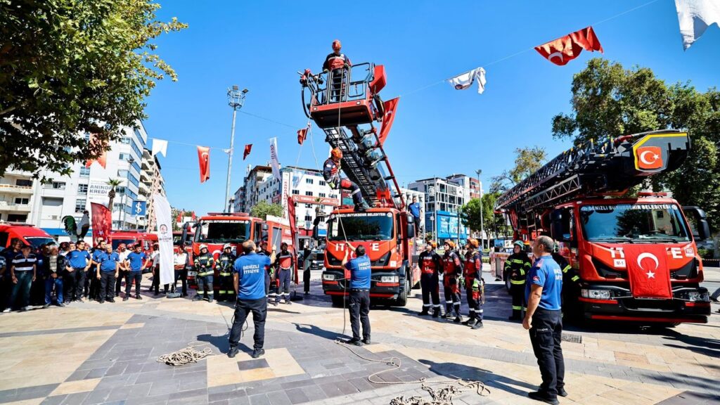 Denizli İtfaiyesinden, gövde gösterisi
