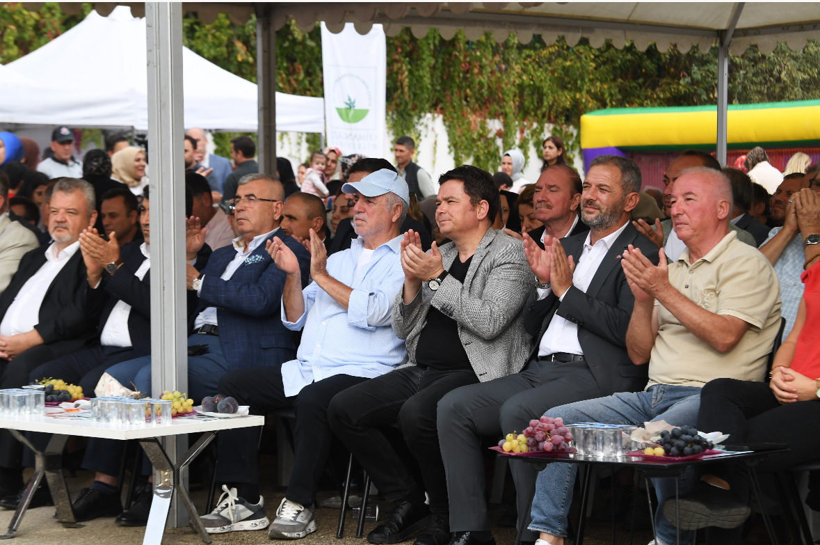 Osmangazi’de üzüm şenliği büyük ilgi gördü