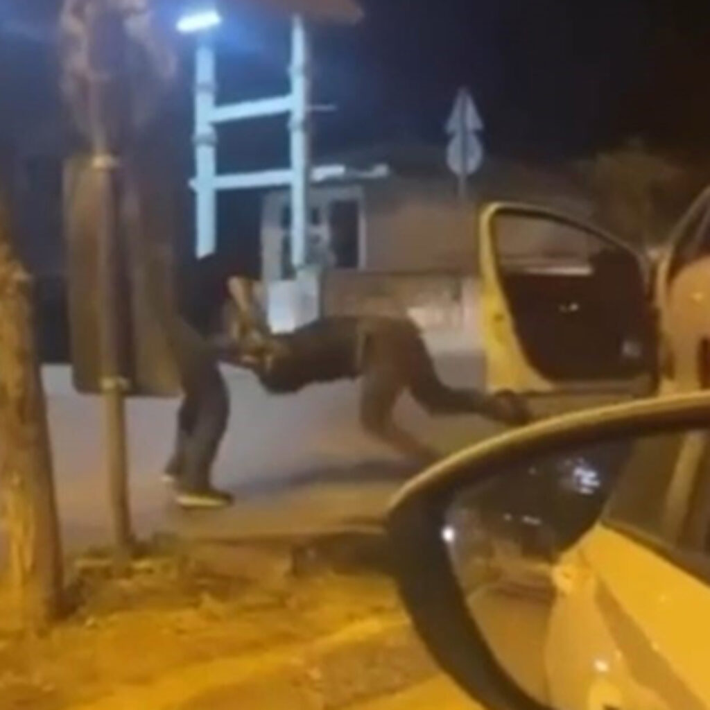 İstanbul’da tekmeli yumruklu sinyal kavgası