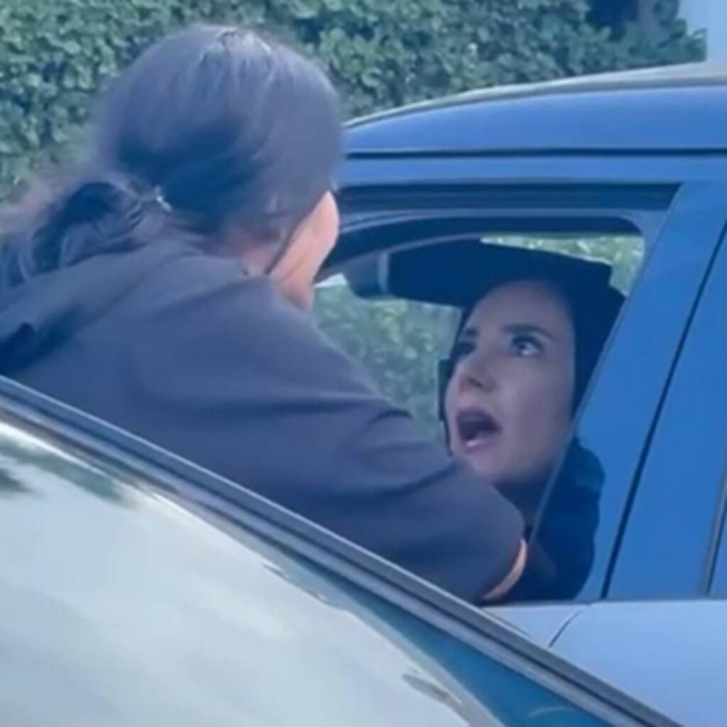 Kadın sürücülerin ters yön kavgası