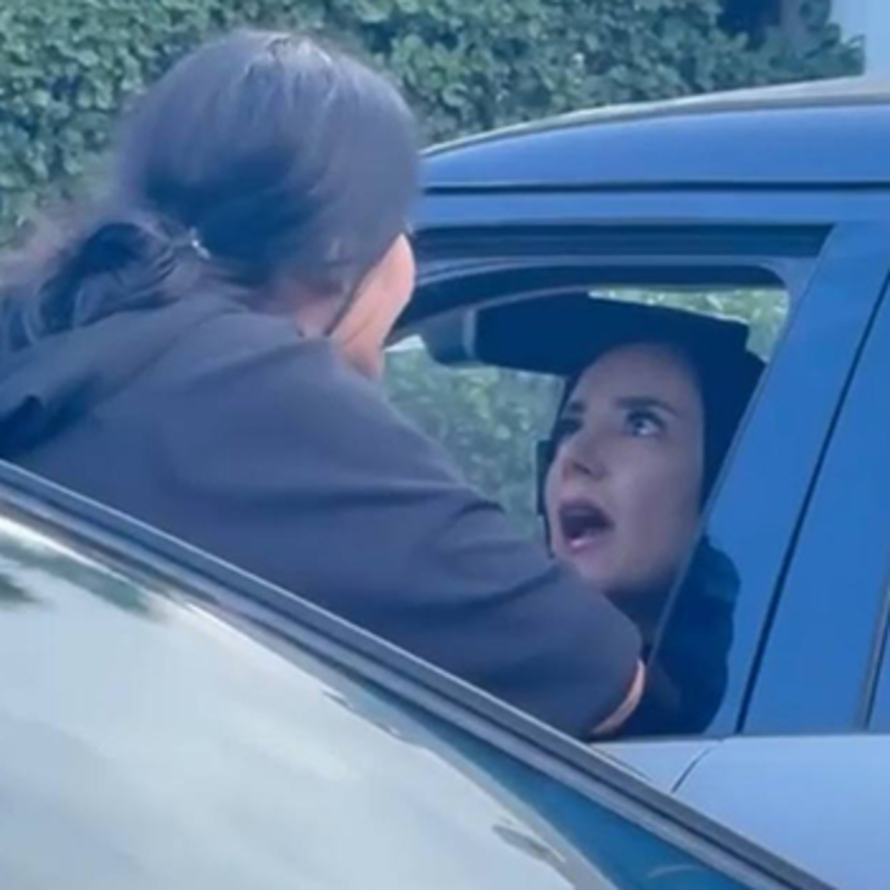 Kadın sürücülerin ters yön kavgası