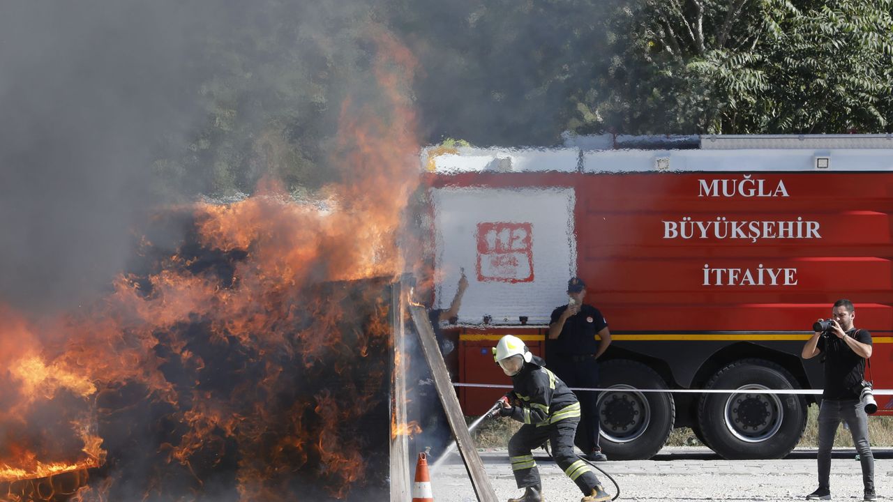 Muğla Büyükşehir İtfaiyesi’nden gerçekçi tatbikat