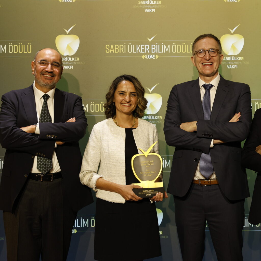 Sabri Ülker Bilim Ödülü’nü Dr. Aydan Bulut Karslıoğlu kazandı