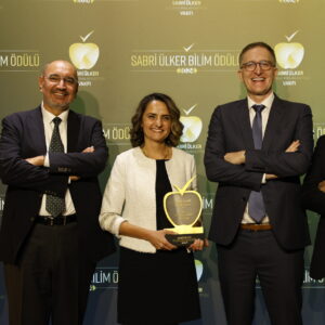 Sabri Ülker Bilim Ödülü’nü Dr. Aydan Bulut Karslıoğlu kazandı