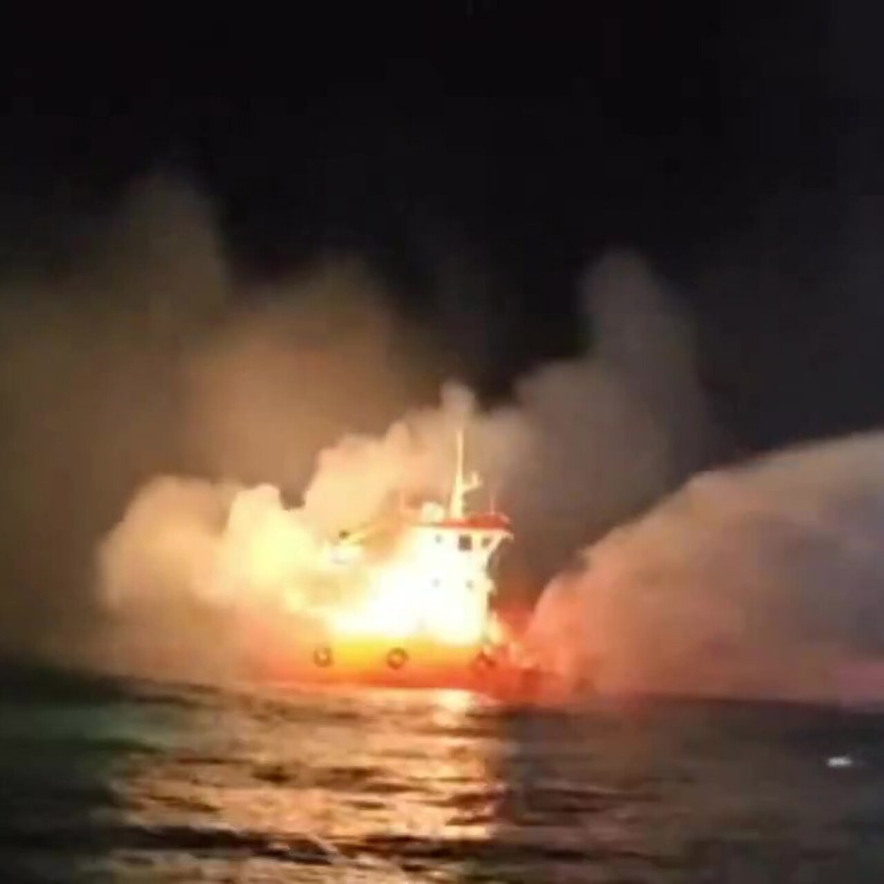 Şile açıklarında seyreden gemide yangın