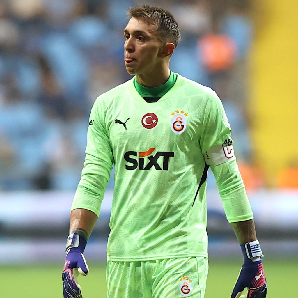 UEFA’dan Muslera’ya 3 maç ceza!