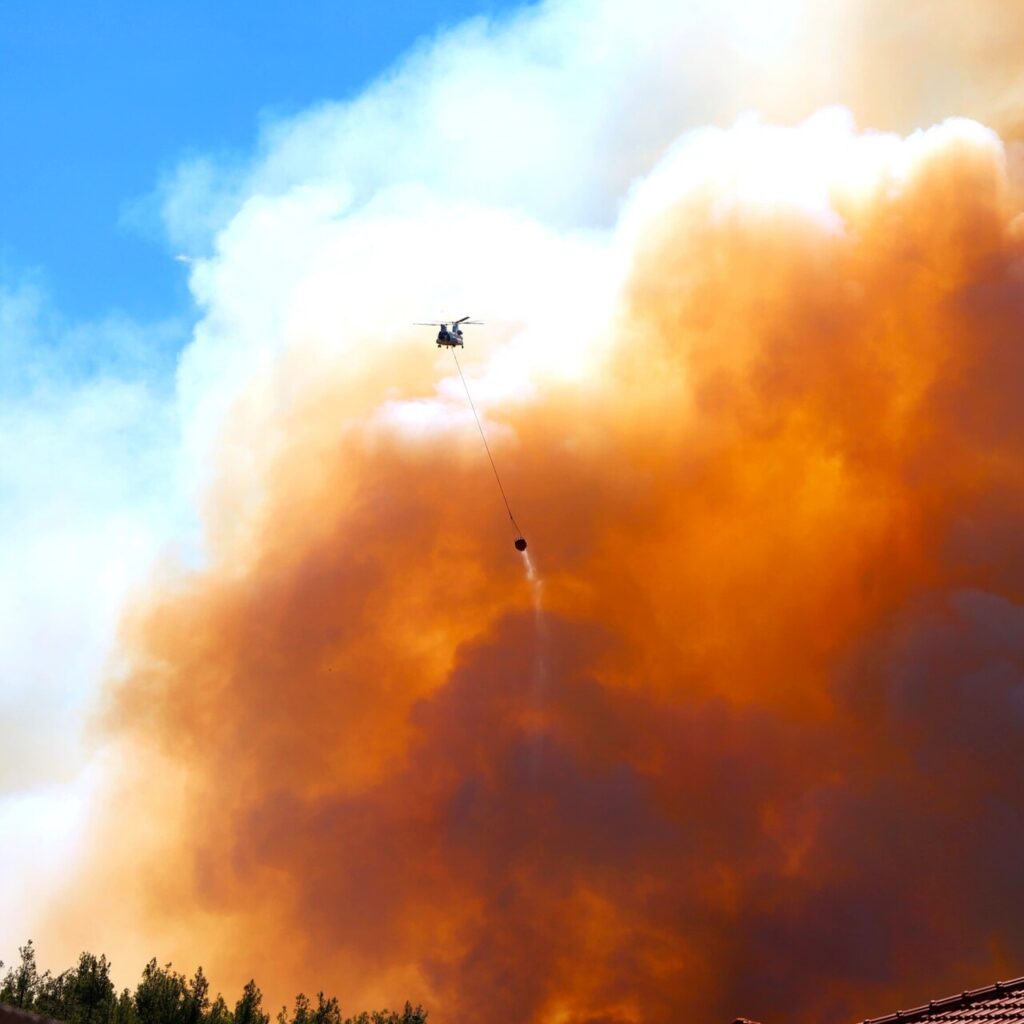 2 ilçede yangınlar sürüyor