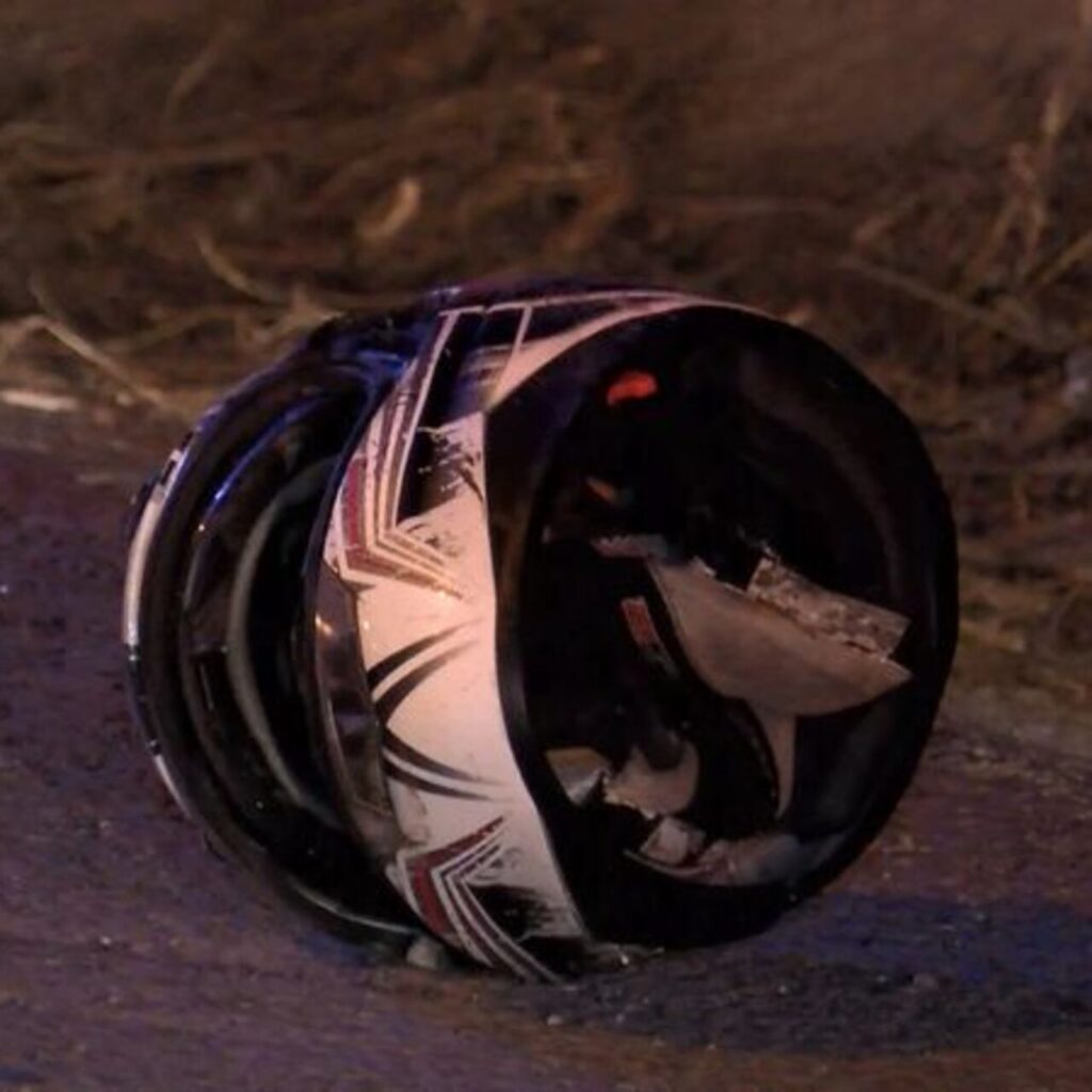 20 yaşındaki motosikletli genç asfalt aracına çarptı