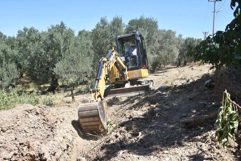 Gemlik Belediyesi’nden çiftçiye can suyu