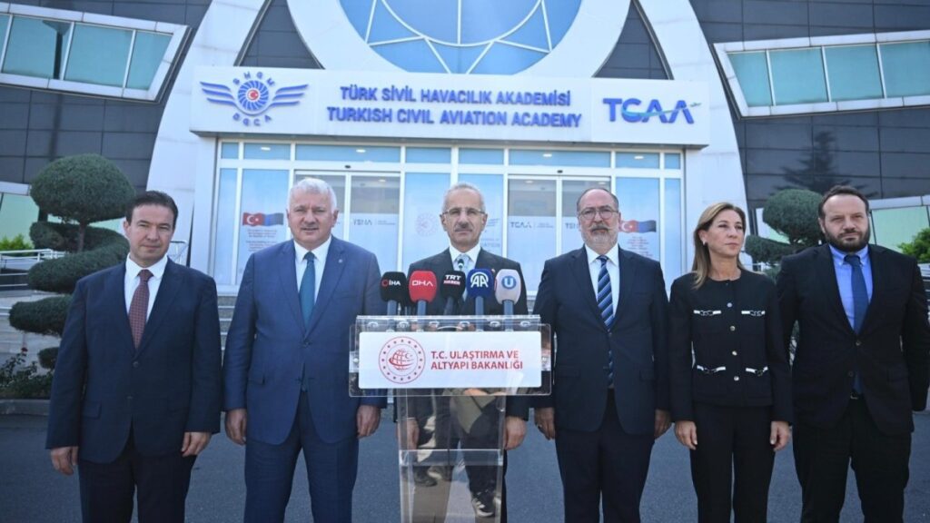 Bakan Uraloğlu’ndan 12 yeni iç hat müjdesi: Ekim sonunda başlıyor