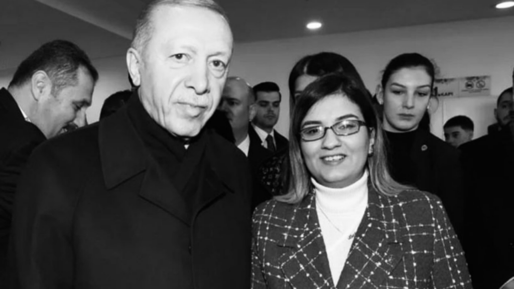 AK Parti’nin acı kaybı: Trafik kazasında hayatını kaybetti!