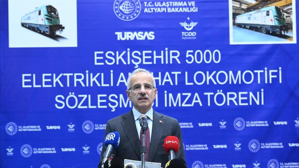 Abdulkadir Uraloğlu: Eskişehir-5000 lokomotifi Eylül 2025’te raylara indirilecek
