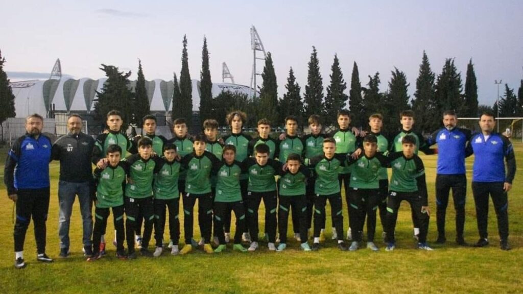Akhisarspor BAL’da da dibi gördü