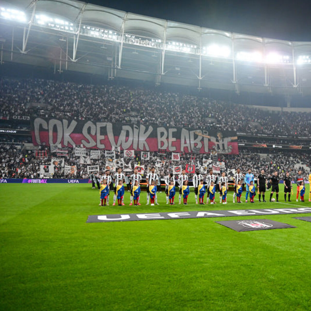 Almanlar, Tüpraş Stadı’na hayran kaldı