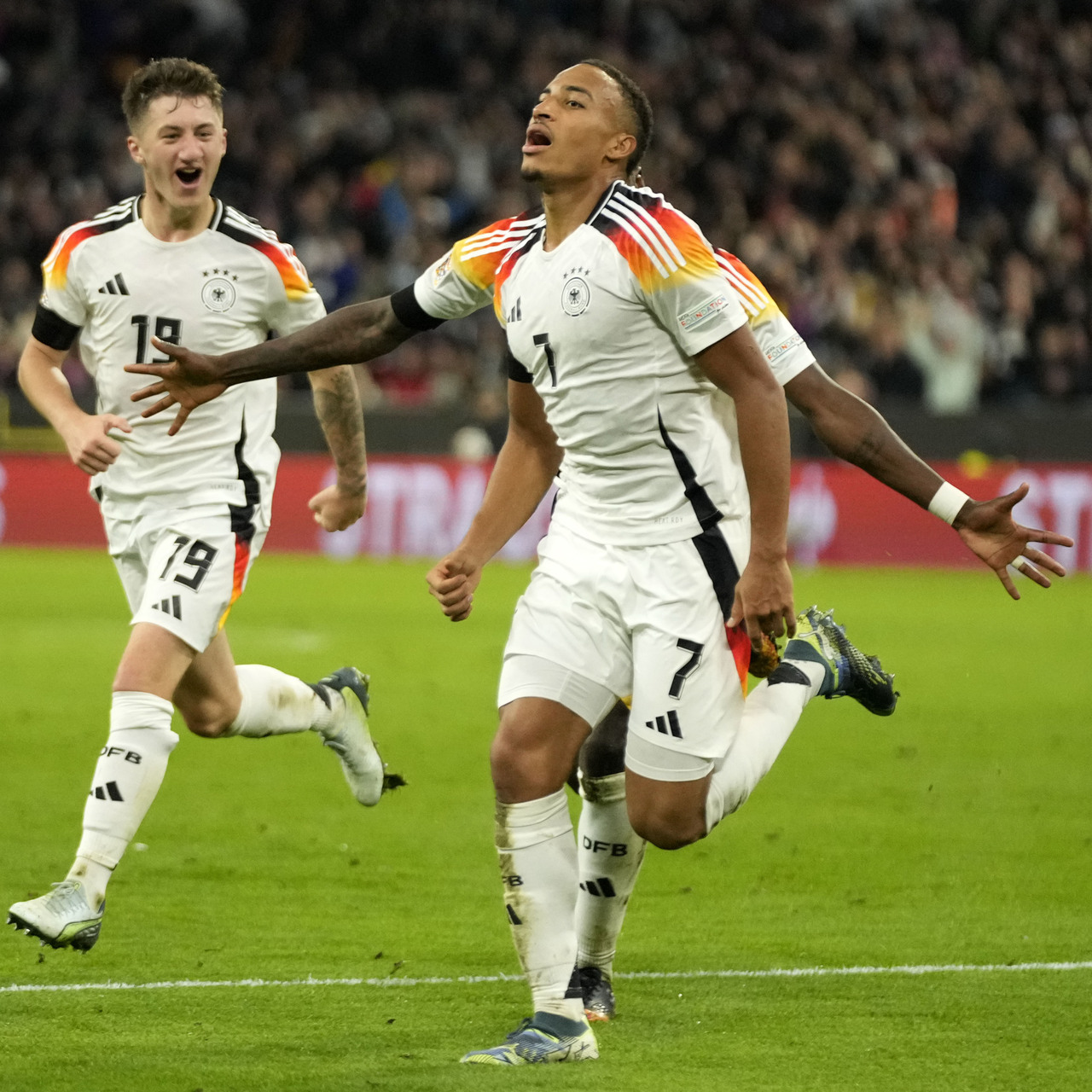 Almanya, Hollanda’yı tek golle devirdi!