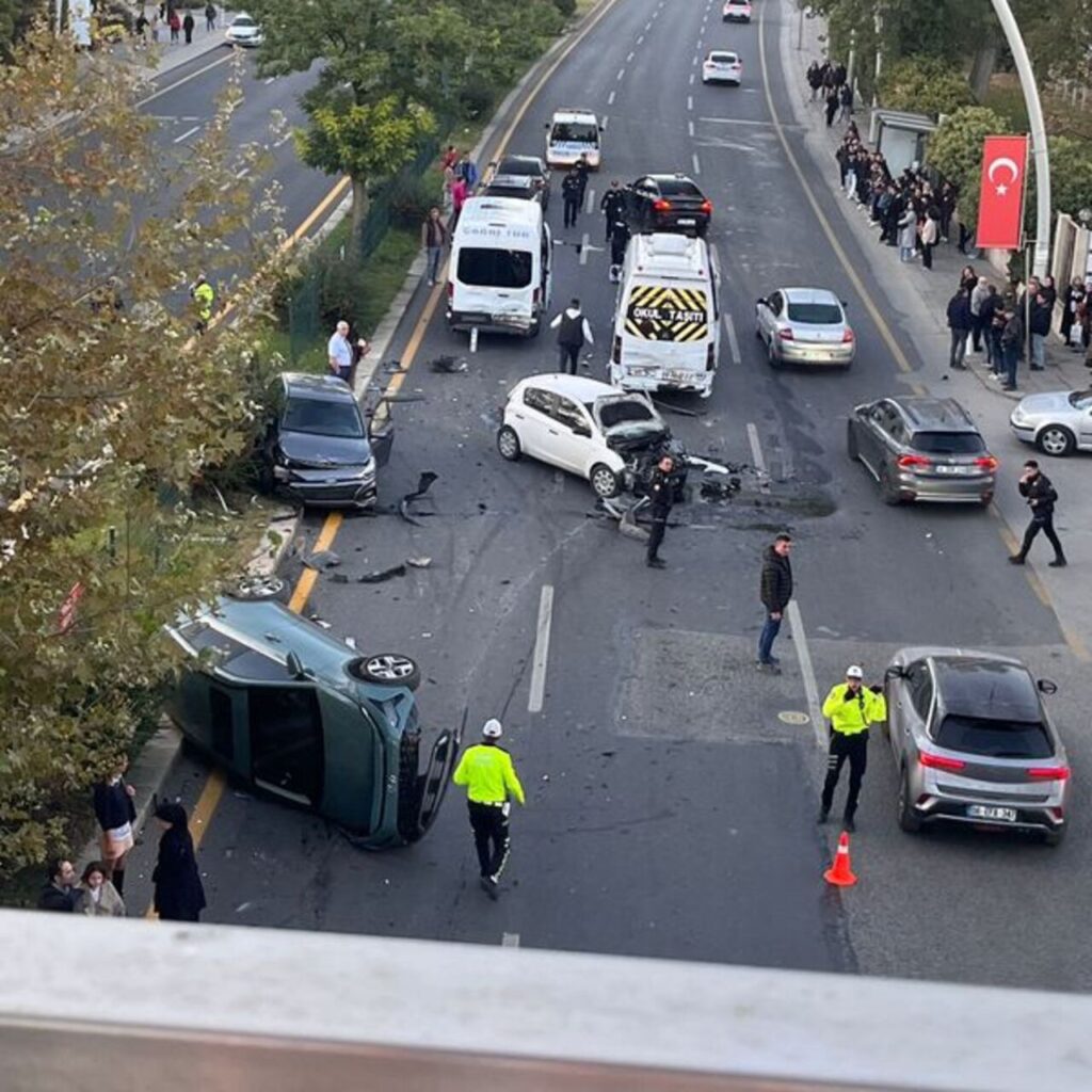 Ankara’da 8 araç birbirine girdi