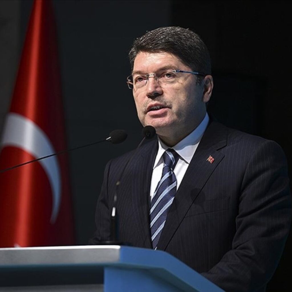 Bakan Tunç: 2 yılın altında ceza alanlar da cezaevine girecek