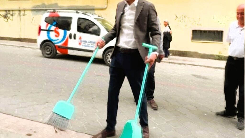 Başkan Çavuşoğlu temizlik hareketi başlattı