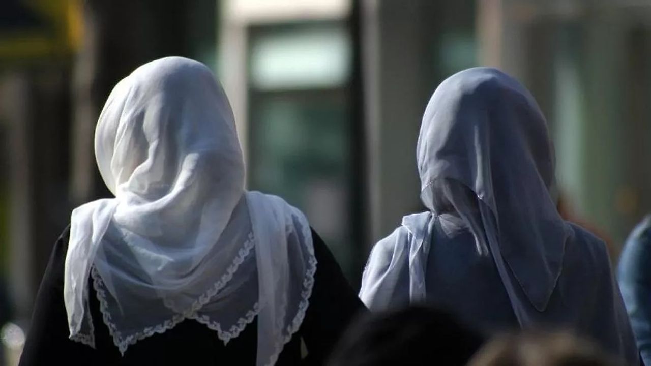 Bazı okullarda başörtüsü yasaklandı