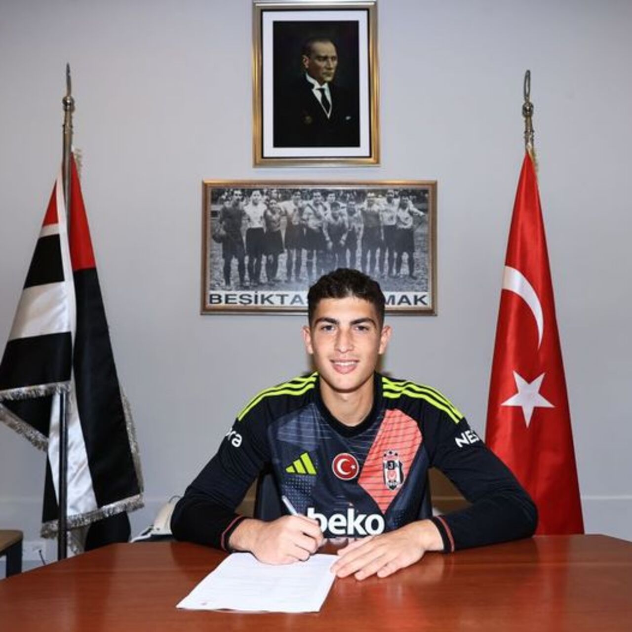 Beşiktaş, genç kaleciyle imzaladı!