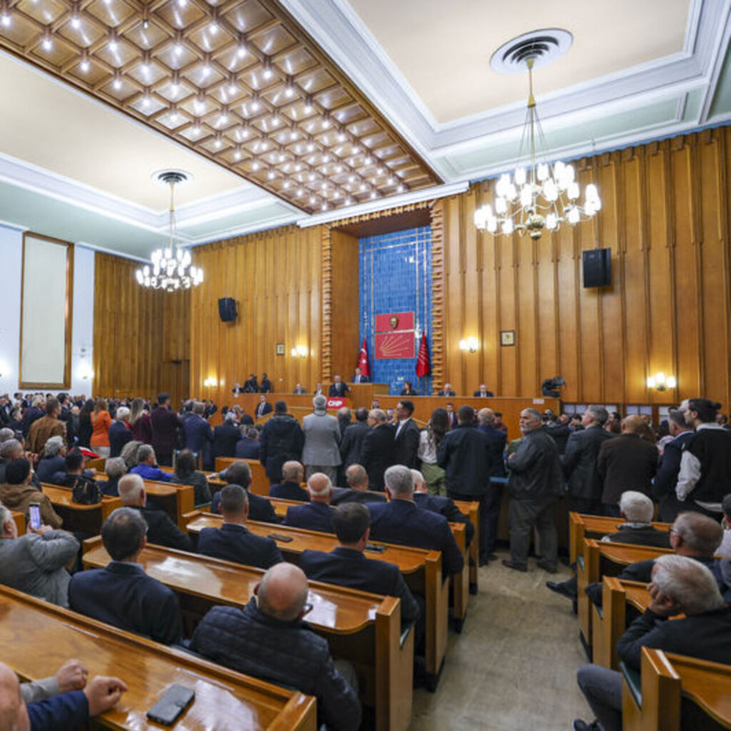 CHP, Antalya’da kampa giriyor