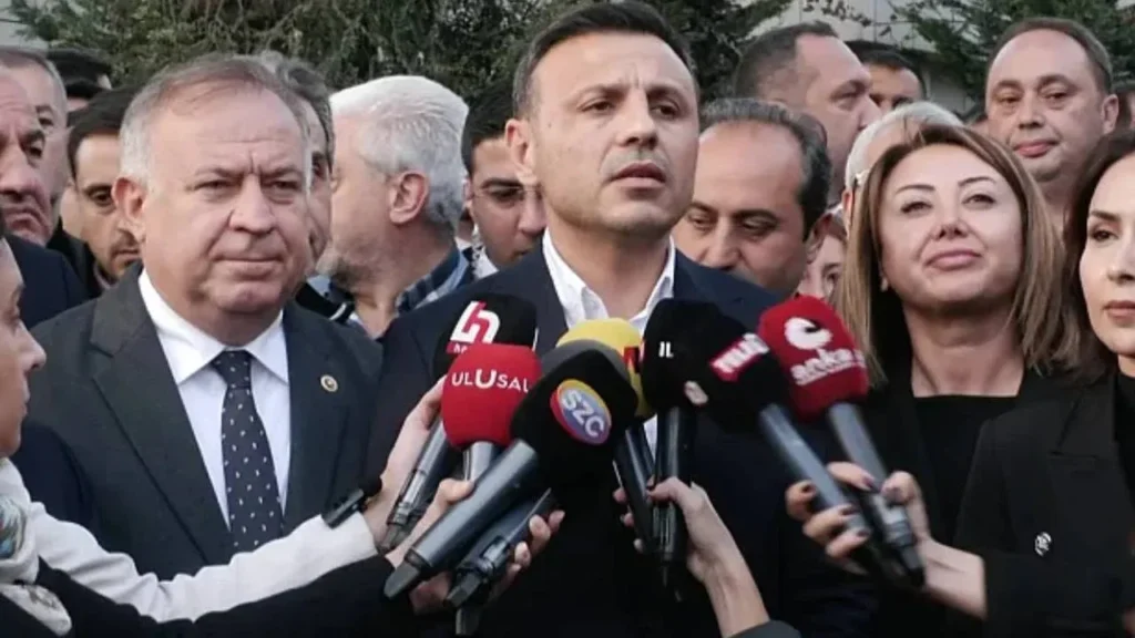 CHP ve DEM Parti’den Ahmet Özer için çağrı: İstanbullular Çağlayan Adliyesi’ne!