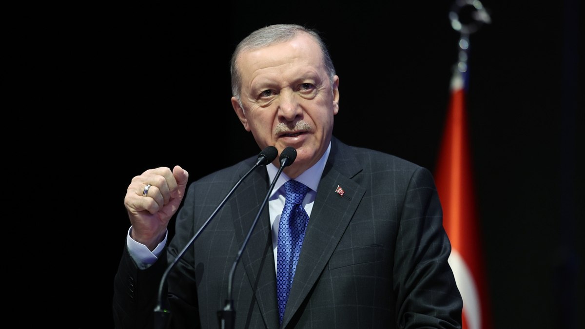 Cumhurbaşkanı Erdoğan, Hatay’daki deprem konutlarının teslim töreninde konuşuyor