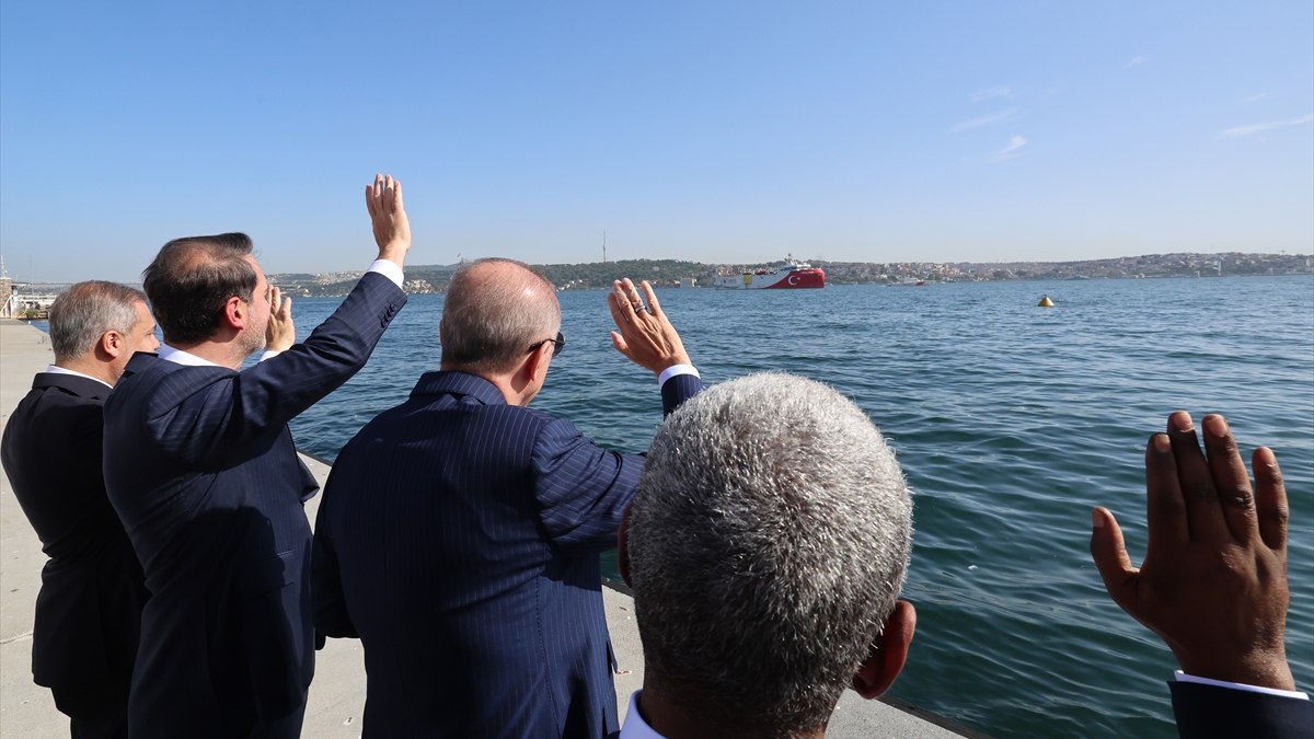 Cumhurbaşkanı Erdoğan, Somali’ye giden Oruç Reis’i uğurladı