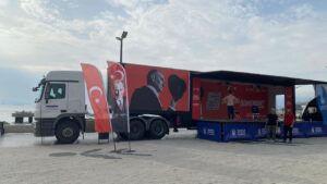 Cumhuriyet tırı, yola çıktı