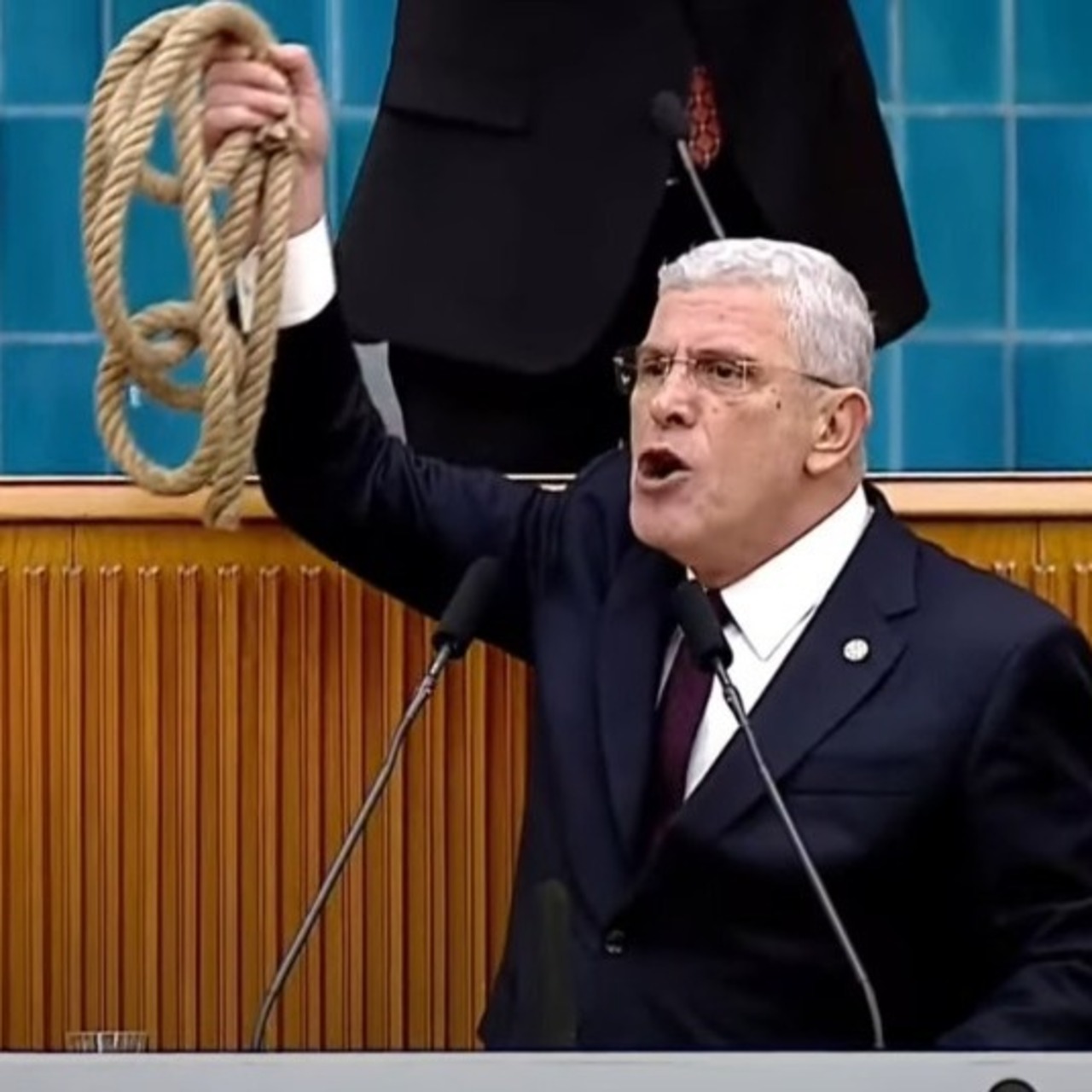 Dervişoğlu, Bahçeli’ye ip attı