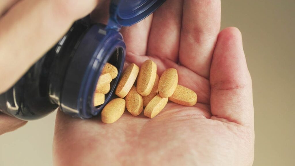 Eczacı, 3 vitamin takviyesine dikkat çekti: Uyarı etiketi şart!