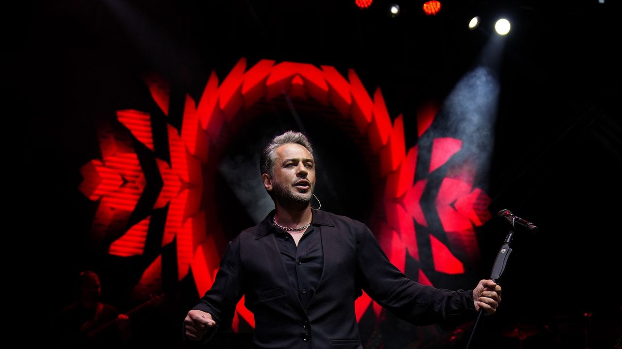 Emre Altuğ: Boşandım dolandırıldım annemi ve babamı kaybettim