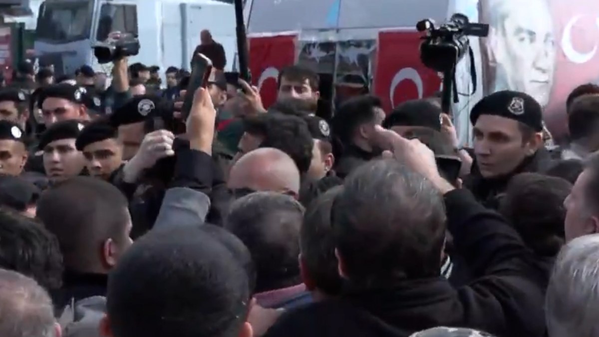 Esenyurt’ta CHP’li vekillerle polisler arasında arbede