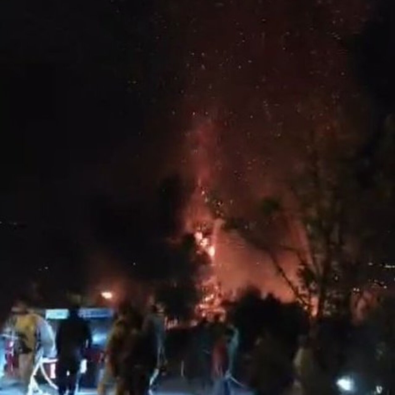 Evde çıkan yangındaki patlama anı kamerada