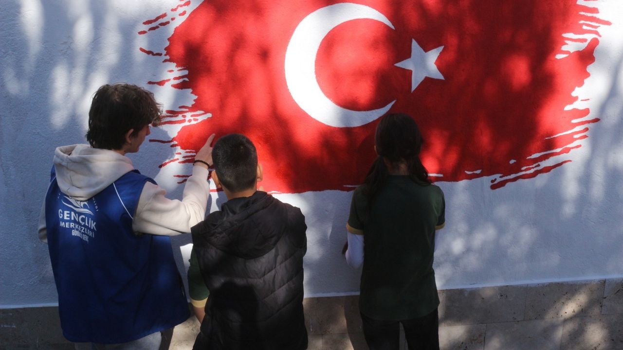 Gençler Cumhuriyet Bayramı’nda grafiti çalışmasında buluştu