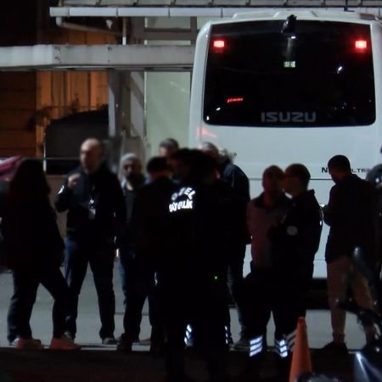 Hastane bahçesinde silah sesleri