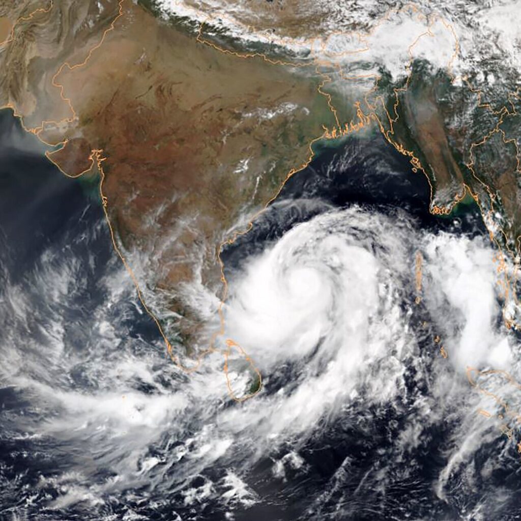 Hindistan’da 1 milyon kişi tahliye edildi