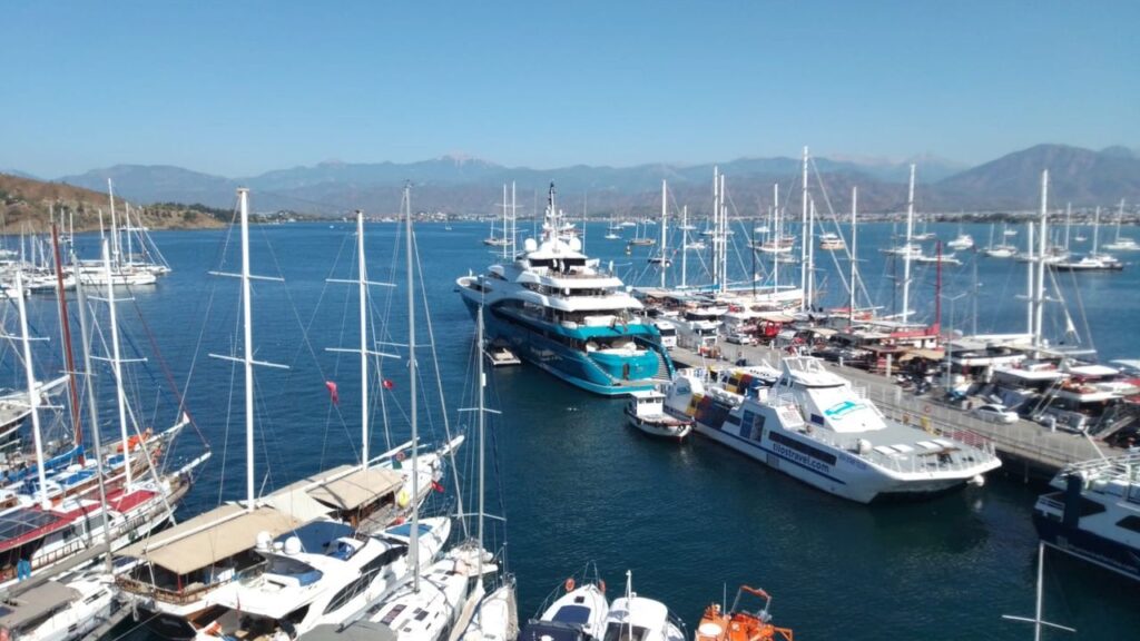 Hintli milyarderin mega yatı, Fethiye’de