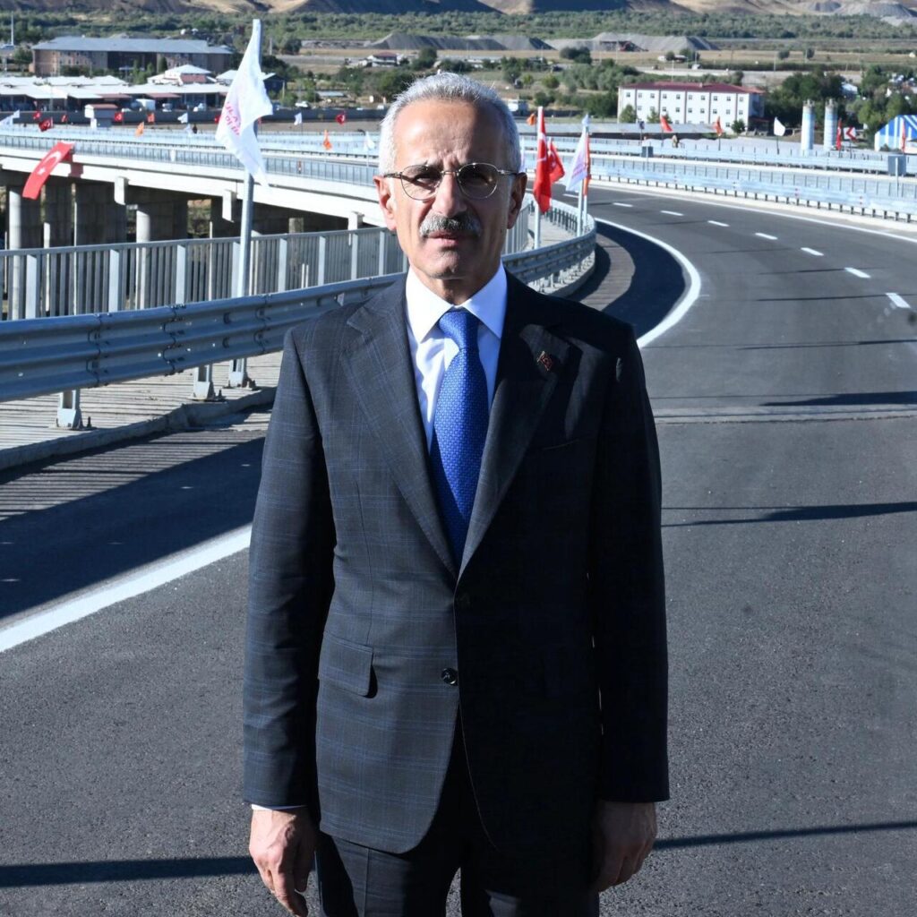 İki projede imzalar atılıyor