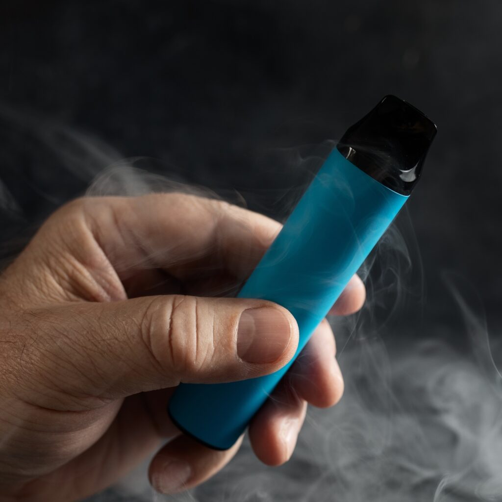 İngiltere, tek kullanımlık elektronik sigara satışını yasaklıyor