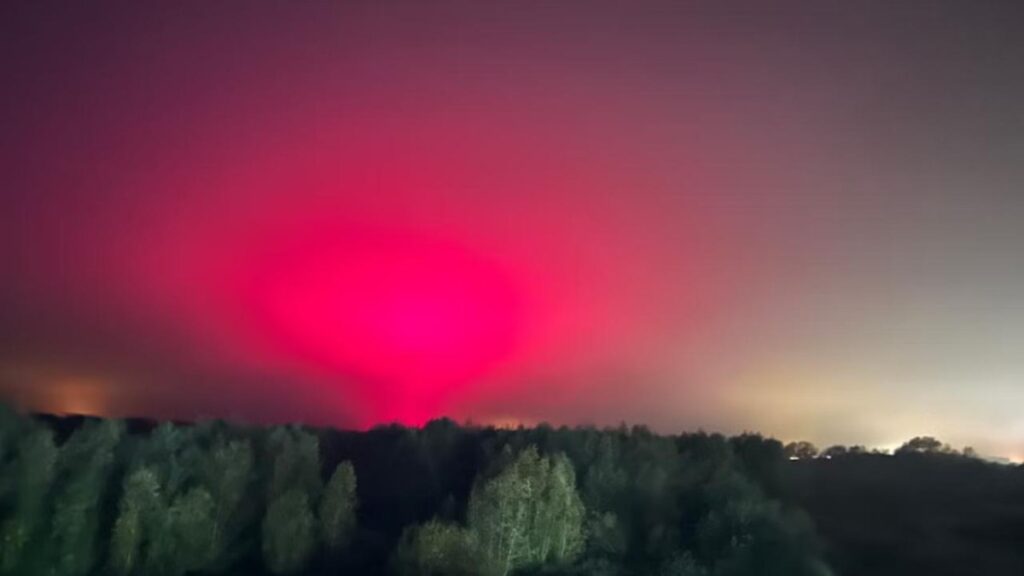 İngiltere’de ilginç olay! Kuzey Işıkları sandı, domates fabrikası çıktı