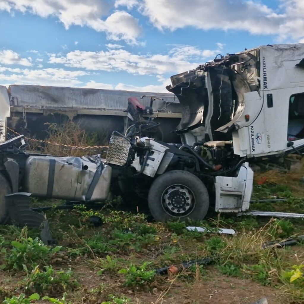 İşçi servisi ile tanker çarpıştı: 1 ölü, 22 yaralı