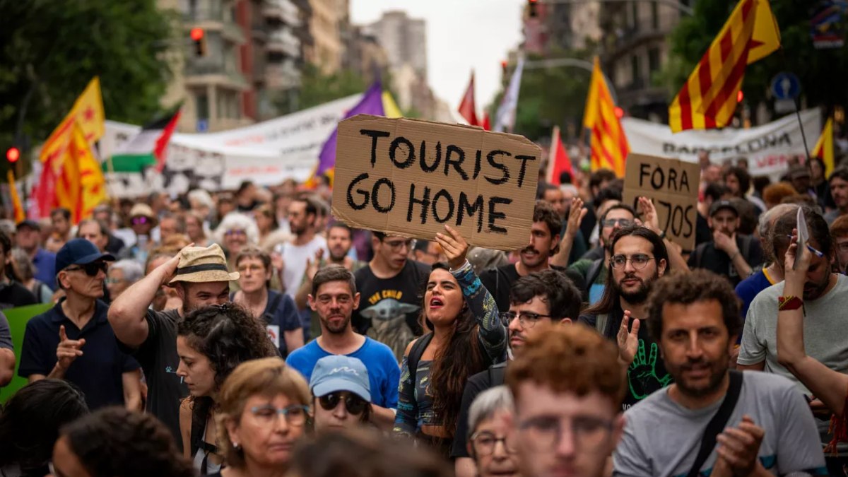 İspanya’da aşırı turizm protestoları sürüyor: Turistler evine dönsün