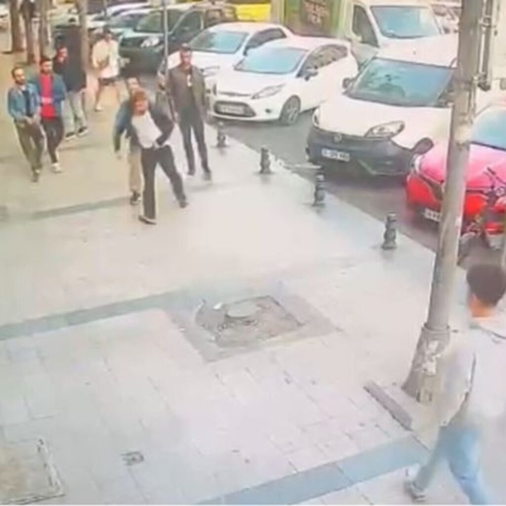 İstanbul’da polise böyle silah çekti! O anlar kamerada!