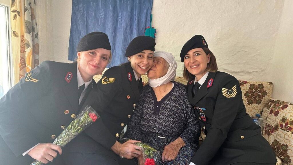 Jandarma ekipleri yaşlı çınarları unutmadı