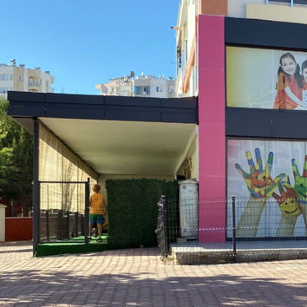 Kaçak Rus okulları “oyun parkı” olacak