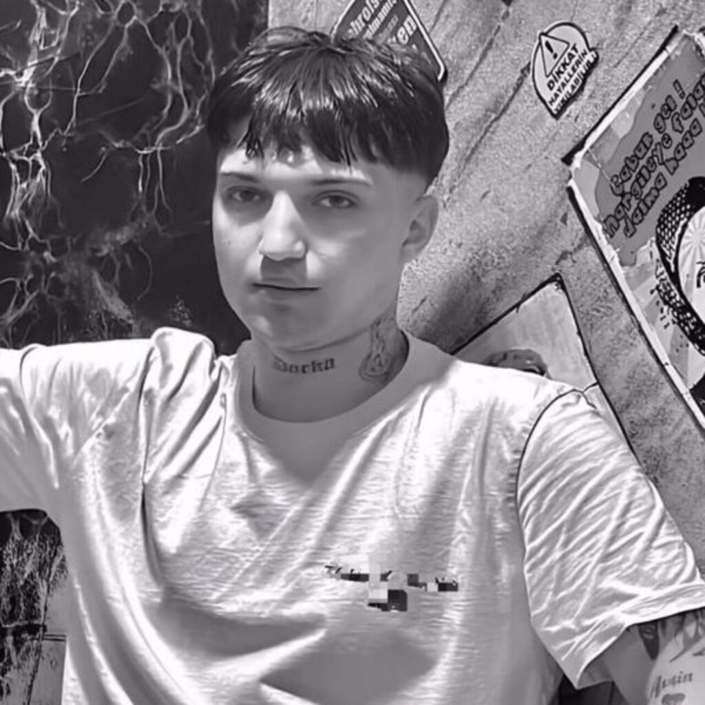 Kahvehanede silahlı saldırıya uğrayan genç öldü