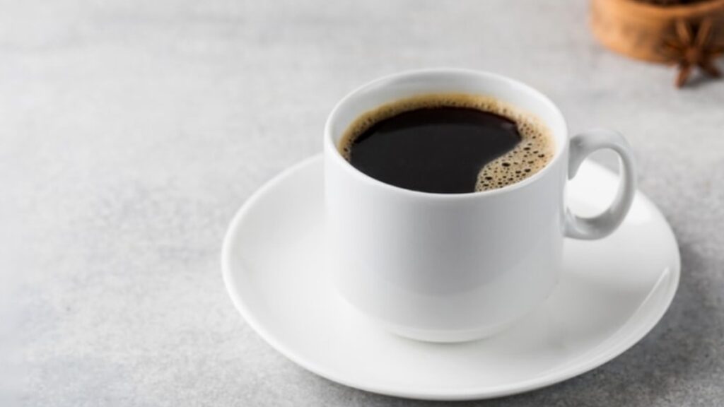 Kahvenize bir çay kaşığı eklemeniz yetiyor: Vücuttaki yağları yakıyor!